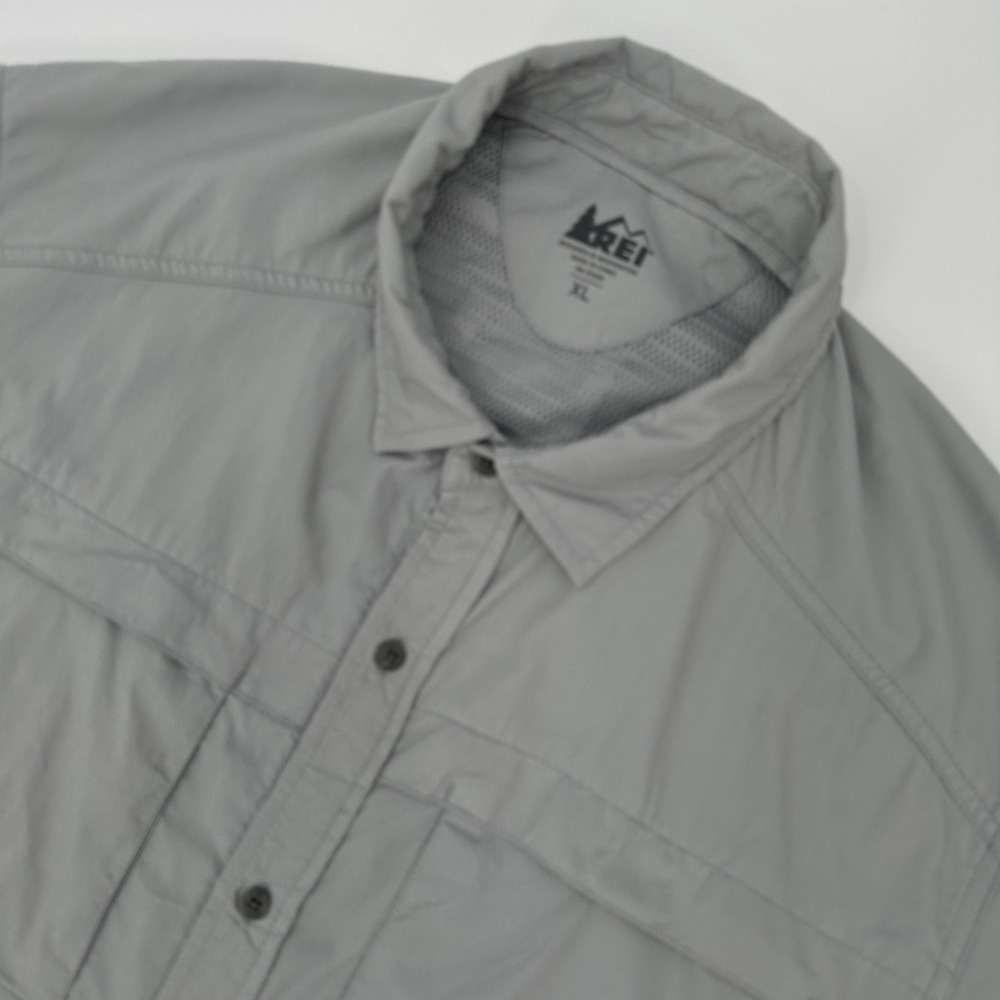 REI Shirt Mens XL Short Sleeve Button Up Outdoor Fishing Hiking Vented Pockets